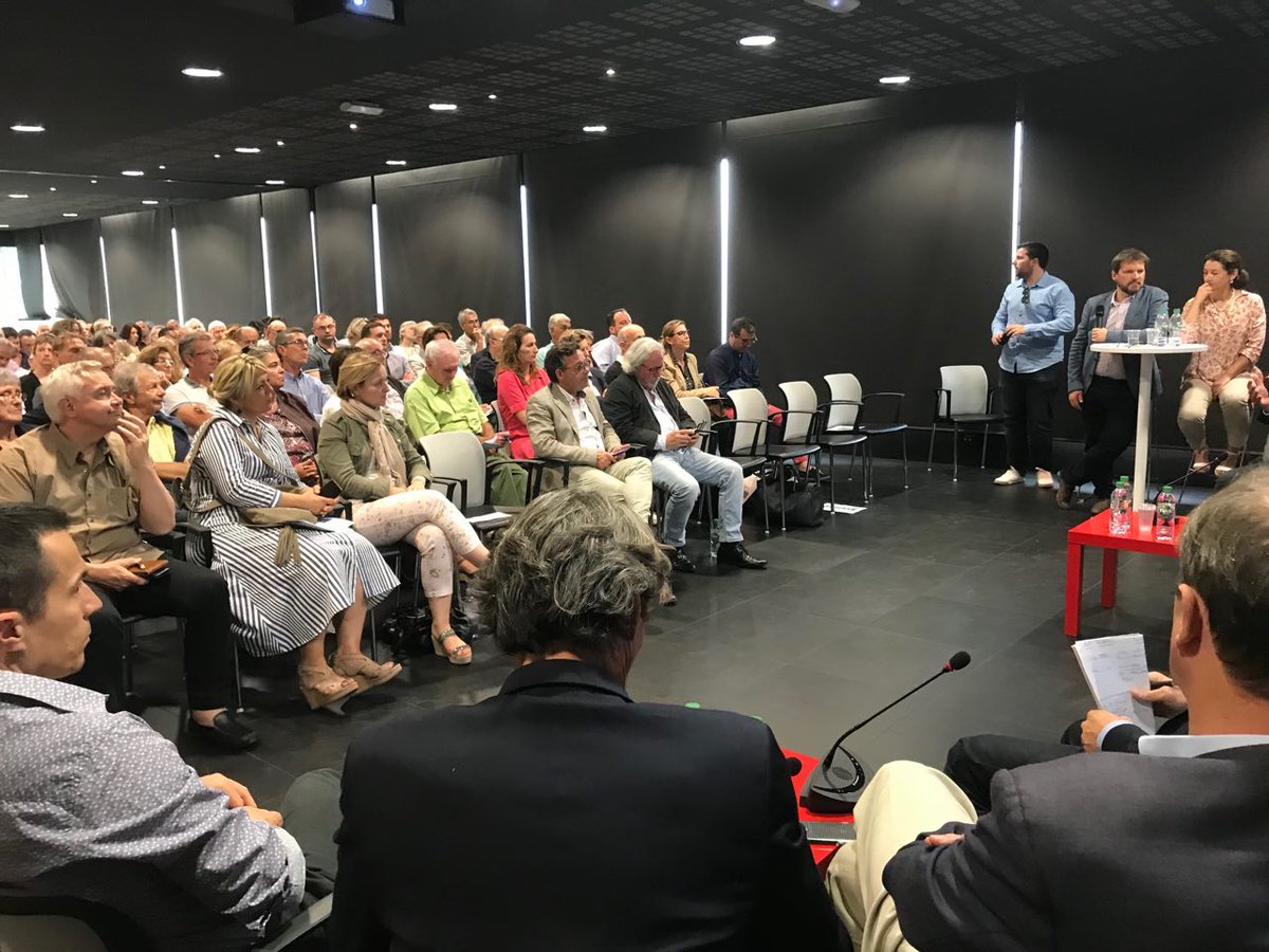 al_petel's tweet photo. Plus de 130 personnes présentes lors de la table-ronde sur l'économie sociale et solidaire que j'organisais hier soir avec la CRESS PACA. Retours d'expériences et échanges passionnants avec des acteurs de l'#ESS sur notre territoire, comme @LaurentLaik1 de La Varappe https://t.co/kacSU4vy1r