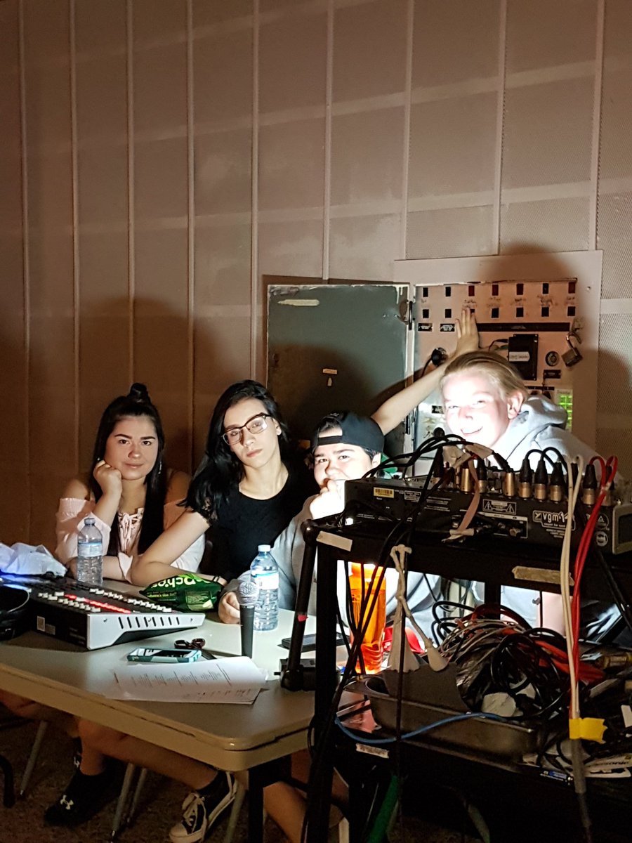 baxterjhdsb's tweet photo. Making us look and sound fabulous for our final Revue!Where would we be without our techies? @LBPHighSchool @celebratelbp https://t.co/vbHPhmF2pX