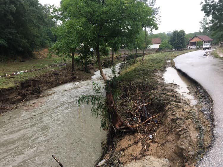 SERBIA: Heavy rain causes floods in Petrovac, emergency declared (Photoset) evnsocialnewswire.slack.com/archives/C5P0S…