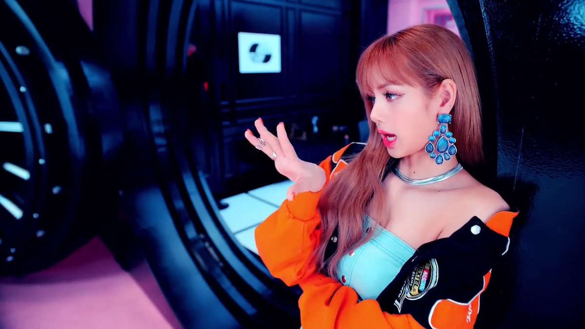 hopesoulete's tweet photo. if someone asks you what a "femme fatale" is just show this 

#SQUAREUP_BLACKPINK https://t.co/3BVWrYALMM