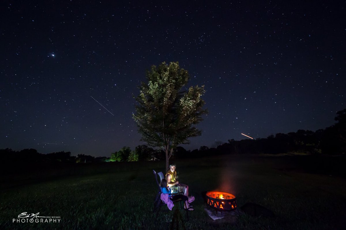 WhiteSpiderInc's tweet photo. Fire and stars with my little girl last night. π₯ππβ€οΈ #AddyandDaddy #FathersDay #FatherDaughter #stormhour @StormHour @StormWatch7 #nightphotography #Nightsky https://t.co/BPg1SBdSYv