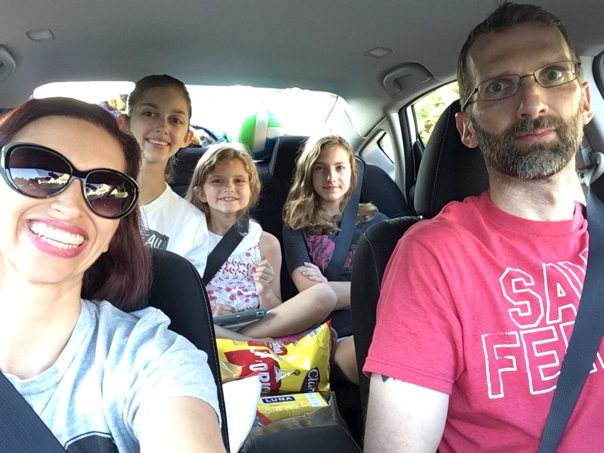lauralzimm's tweet photo. In the car, headed to Fenwick Island. And we only left 1/2 an hour late! 🎉 #killingit #beachlife🏖 #scaredhusband https://t.co/bxCpYxpmEw