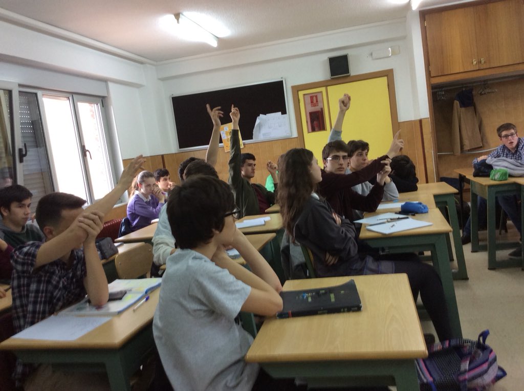 4ESOAuseva's tweet photo. Cerramos el curso con un gran debate histórico. ¡Buen trabajo chic@s!Controversia académica. Todos quieren participar. @ausevamaristas https://t.co/hoUKvyPlk1