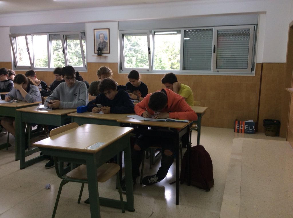 4ESOAuseva's tweet photo. Cerramos el curso con un gran debate histórico. ¡Buen trabajo chic@s!Controversia académica. Todos quieren participar. @ausevamaristas https://t.co/hoUKvyPlk1