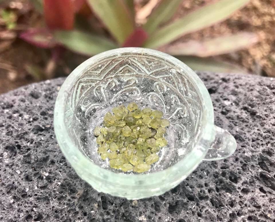 chematierra's tweet photo. RT @ErinJordan_WX 
Live in Hawaii right next to the area impacted by the most recent lava flows
In the midst of the destruction nearby &amp; stress of the unknown, they woke up to this -tiny pieces of olivine all over the ground. It is literally raining gems
Nature is truly amazing. https://t.co/cVatb1eDgs