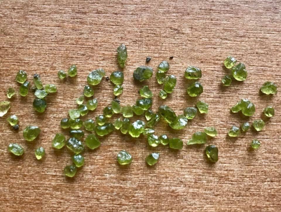 chematierra's tweet photo. RT @ErinJordan_WX 
Live in Hawaii right next to the area impacted by the most recent lava flows
In the midst of the destruction nearby &amp; stress of the unknown, they woke up to this -tiny pieces of olivine all over the ground. It is literally raining gems
Nature is truly amazing. https://t.co/cVatb1eDgs