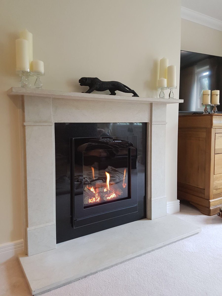 surreyfires's tweet photo. Glass fronted, 76% efficient and kicking out 4.80kw.. 

The @StovaxGazco is a gas fire! You’re not mistaken!

A simplistic alternative to solid fuel that still packs a punch. 🔥🔥
-
#Gazco #Gas #Fire #HoleInWall https://t.co/A6qlKi9BHS