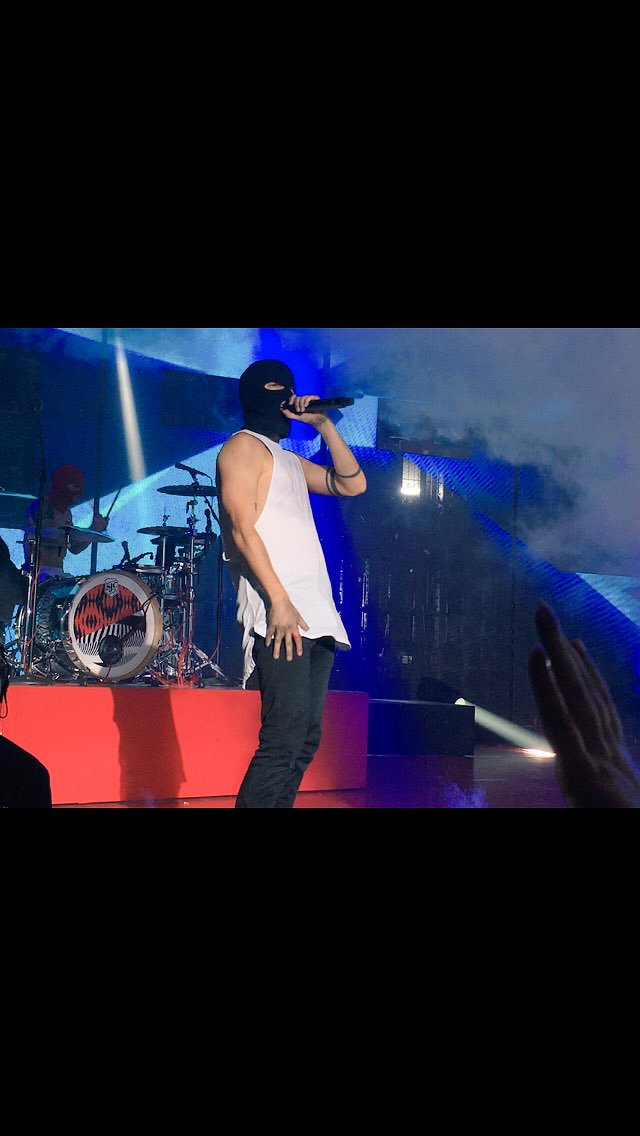 emmarosenjh's tweet photo. some of my favourite concert pictures ive taken💖💖 https://t.co/S2Cl6uvGg3
