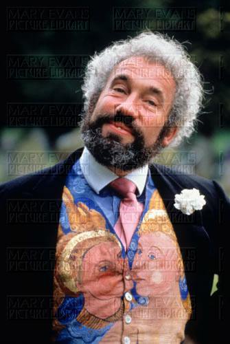 Happy Birthday to actor, writer and director Simon Callow, born in 1949. 