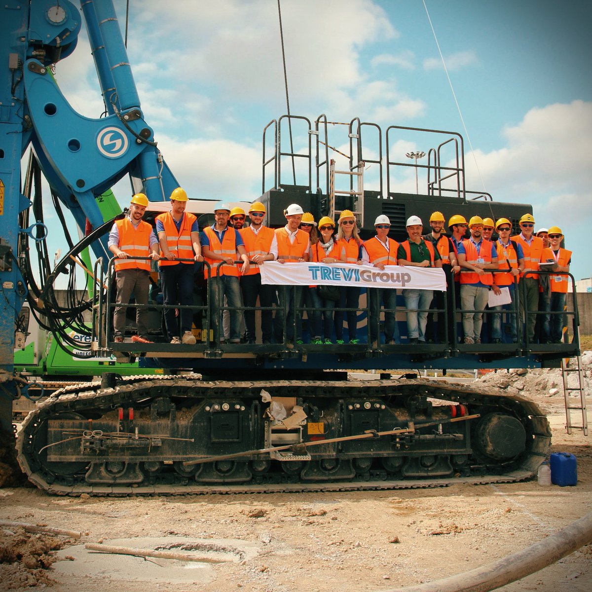 GruppoTrevi's tweet photo. A group of #Trevi and #Soilmec employees on SR-125: a job site visit to increase their own knowledge on equipment and technology. The rig was making CFA piles for the new automatic storage of Atlas Concorde #trevi #trevigroup #ground_engineering https://t.co/NDnr8u4HCW