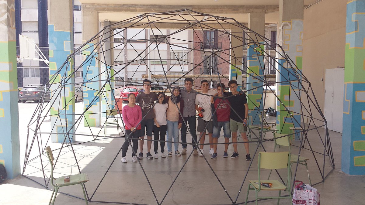 rnolla1's tweet photo. Final del muntatge de la cúpula icosaèdrica de freqüència 4
4eso @ponsdicart #projecterecerca https://t.co/RbzsYLGxqy