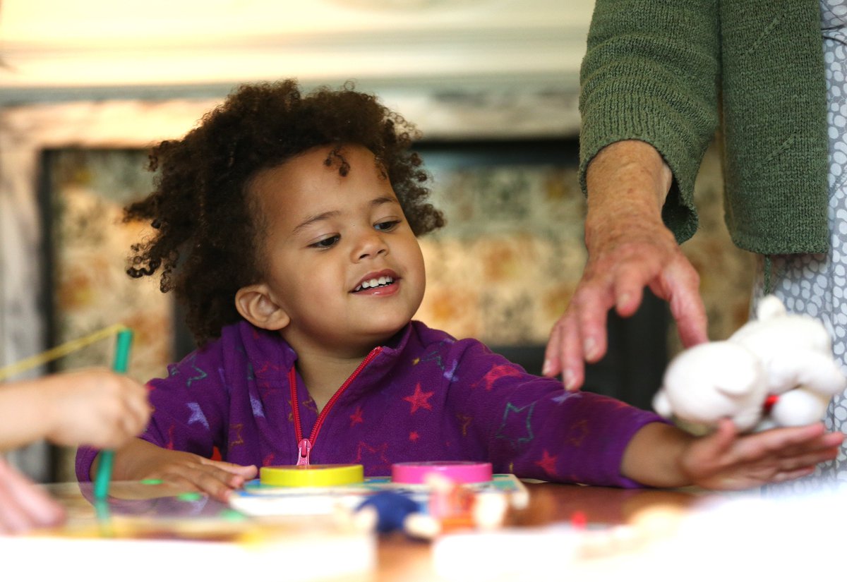 Tomorrow join us for a free craft event where you can decorate your own treasure box to take home and keep your favourite things in  🎨  facebook.com/events/2233566…