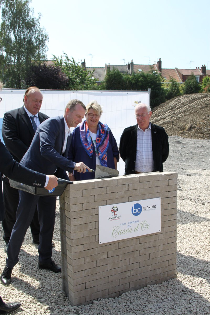 bc_neoximo's tweet photo. Pose de la première pierre des Jardins du Canon d'Or à @VilleLambersart en présence de @DAUBRESSE_MP  et Mme le Maire Christiane Kreiger. Merci à tous ceux venus pour ce bel événement et à nos clients. Rendez-vous dans un an pour l'#inauguration ! https://t.co/gnibqpOD8y