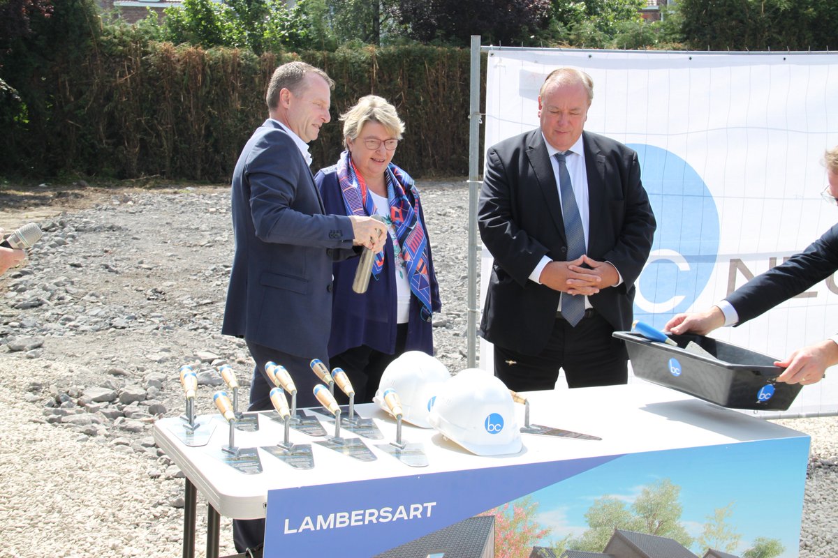 bc_neoximo's tweet photo. Pose de la première pierre des Jardins du Canon d'Or à @VilleLambersart en présence de @DAUBRESSE_MP  et Mme le Maire Christiane Kreiger. Merci à tous ceux venus pour ce bel événement et à nos clients. Rendez-vous dans un an pour l'#inauguration ! https://t.co/gnibqpOD8y