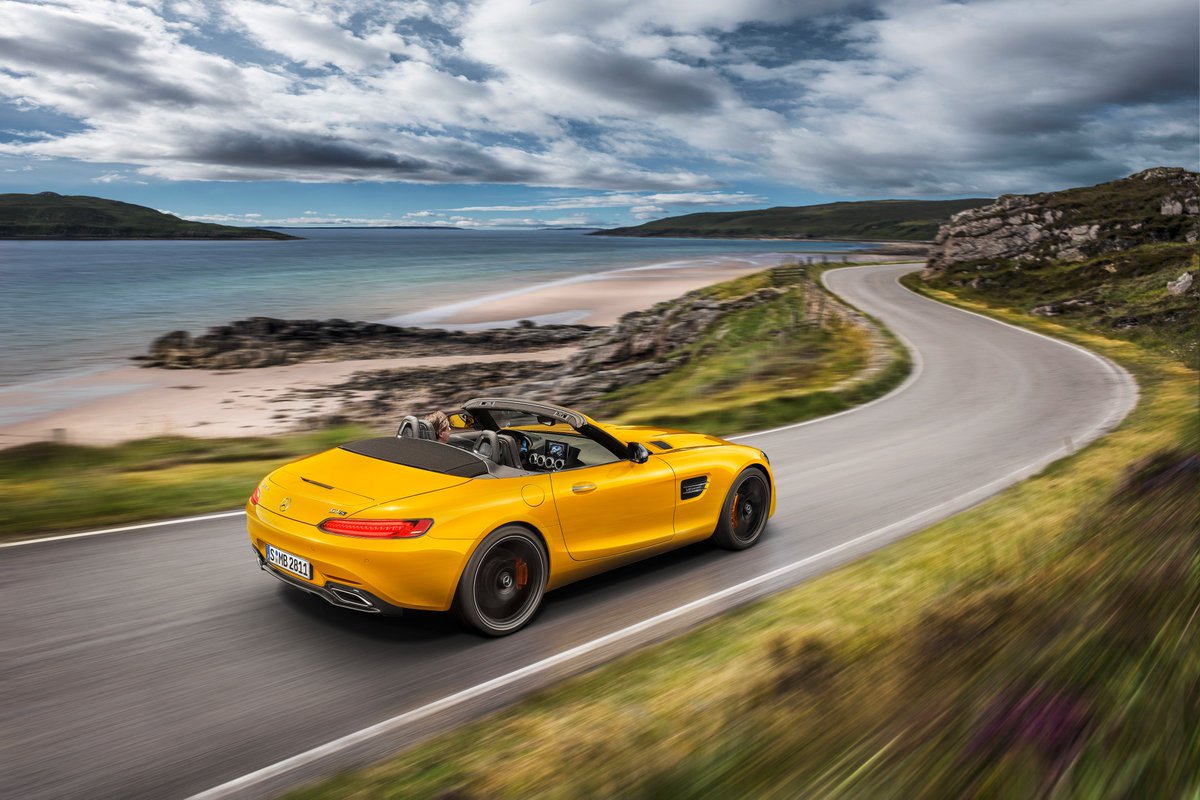 nowoscimoto's tweet photo. ❗🆕Nowy Mercedes-AMG GT S Roadster🤤

nowy członek rodziny AMG GT na świeżym powietrzu🌞🏎️

#MercedesBenz #Mercedes #mercedesamg #motorsport # #carnews #cars #vehicles #supercars #horsepower #motoryzacja #samochody #poland #auta #auto #pojazdy #samochód #motopasja #polska https://t.co/MHD4duMECH