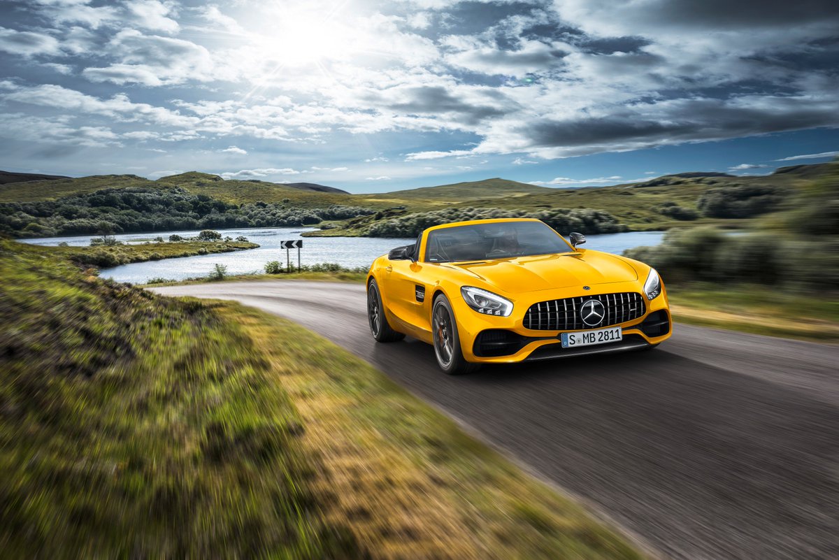 nowoscimoto's tweet photo. ❗🆕Nowy Mercedes-AMG GT S Roadster🤤

nowy członek rodziny AMG GT na świeżym powietrzu🌞🏎️

#MercedesBenz #Mercedes #mercedesamg #motorsport # #carnews #cars #vehicles #supercars #horsepower #motoryzacja #samochody #poland #auta #auto #pojazdy #samochód #motopasja #polska https://t.co/MHD4duMECH