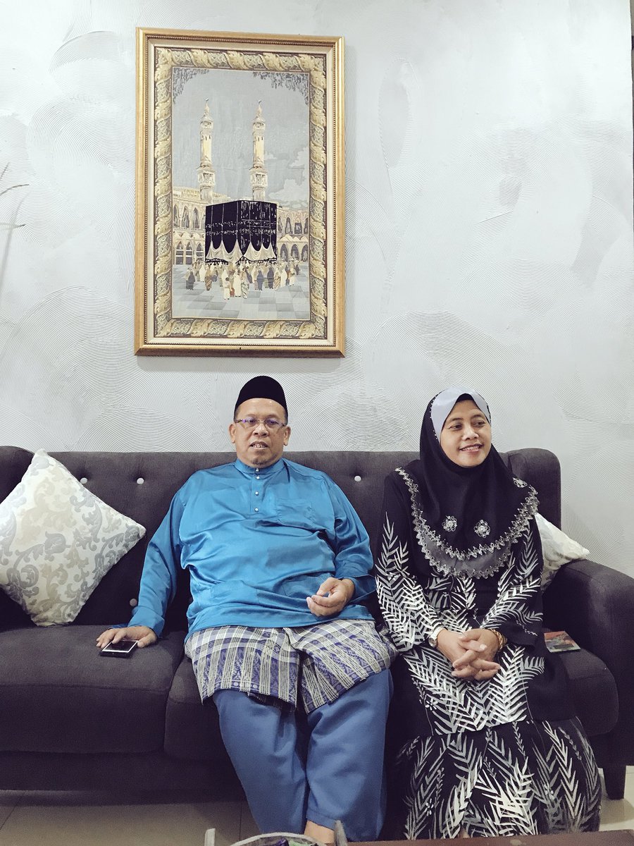 aienirakhairi's tweet photo. selamat hari raya aidilfitri β¨π«π
mohon maaf salah silap dari Khairi & Ana family πβ€οΈ #firstdayraya #teamrayasinglelagi π https://t.co/70H6JrbexU