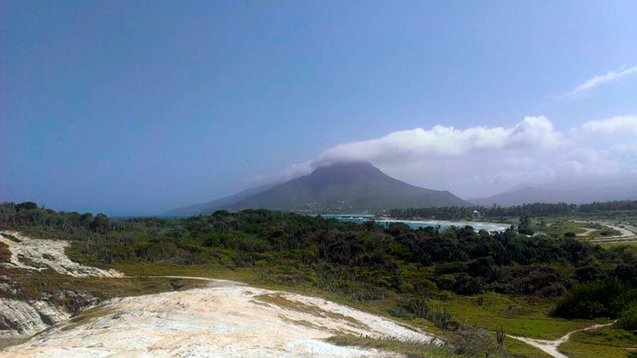turispotencia's tweet photo. ¡Con este monumento natural venezolano, damos la bienvenida al segundo día del mundial! Cerro Guayamurí #Islamargarita su cúspide semeja un volcán. #15junio #Turismo @FitVen_Oficial   @minturvenezuela https://t.co/37n2YFlDls