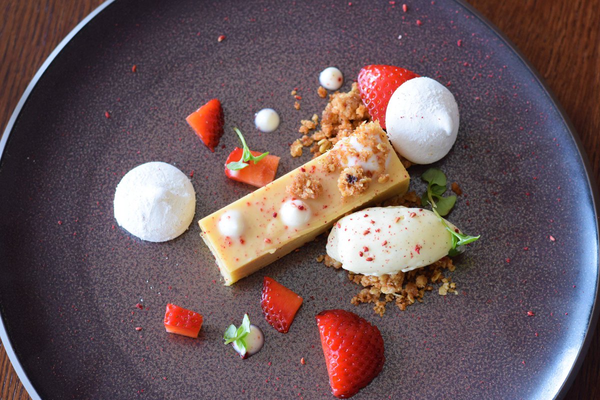 63TayStreet's tweet photo. Caramelised lemon posset with Perthshire strawberries, fennel marshmallow and oats #63Sweets #desserts #fromthepass https://t.co/adlxUDAEx3