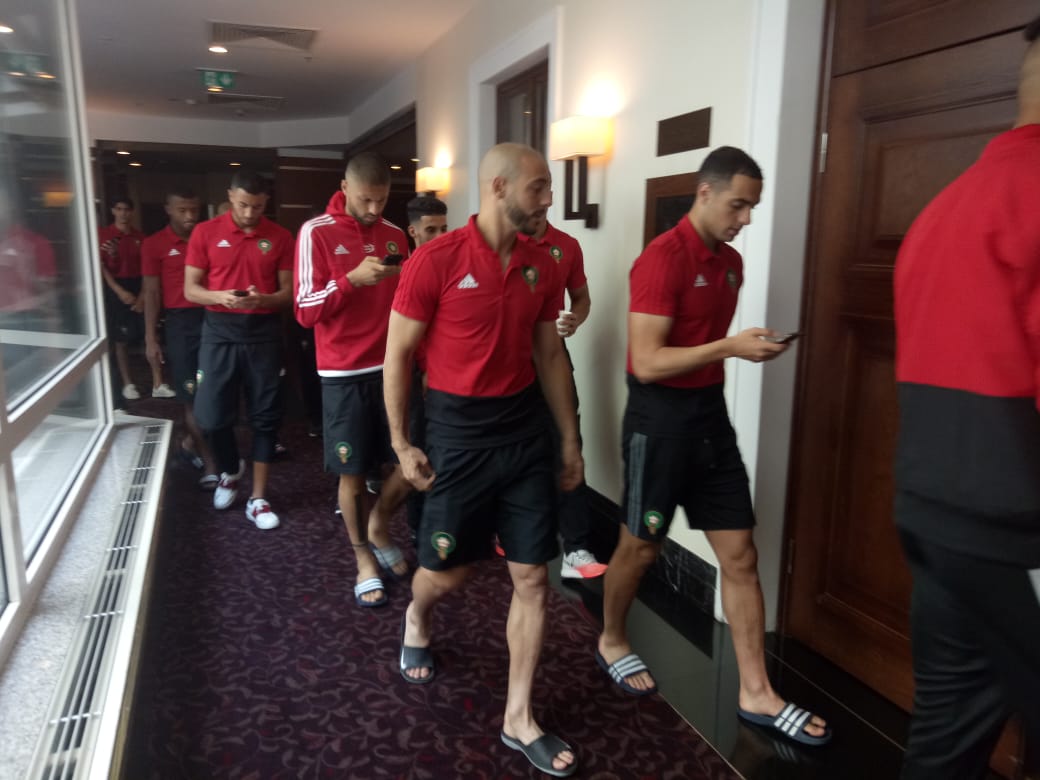 EnMaroc's tweet photo. حصة فيديو للأسود قبل تناول وجبة الغداء https://t.co/qsmp8eiQzQ