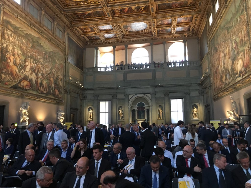 AZIENDABANCA's tweet image. Pronti e decisamente in prima fila per #Incipit: la piattaforma di core banking #flexcube di Oracle, localizzata per l’Italia insieme a Cabel. Dal 7 maggio la sta usando @InvestBanca. Gremito il Salone dei Cinquecento