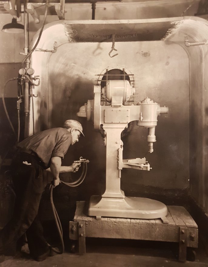 We are currently offering Public Sector sites the chance to get £500 off a new Hobart A200 mixer when they trade in their old one (up to 30ltrs), so here's a #FlashbackFriday to an early Hobart Mixer getting the final touches Offer details here: ow.ly/HrN030ktKjc