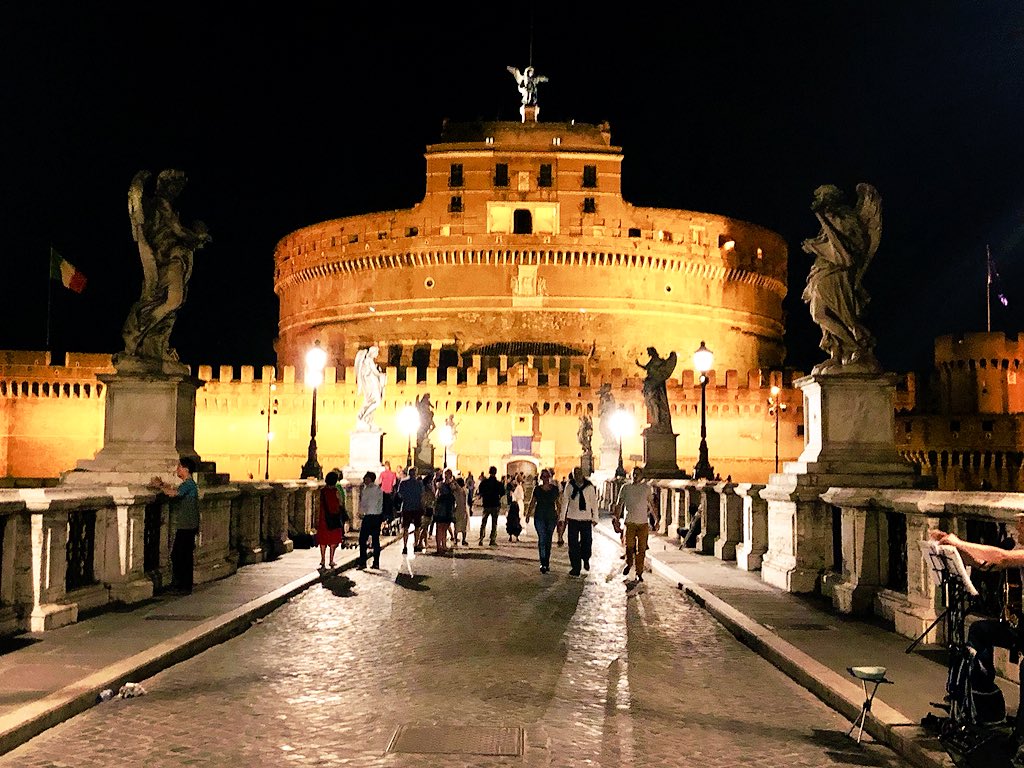 milossofia's tweet photo. I love the majestic #castelstAngelo ❤️ 
#Italy 🇮🇹  #Fridayfeeling from #Rome https://t.co/z61R4aj893