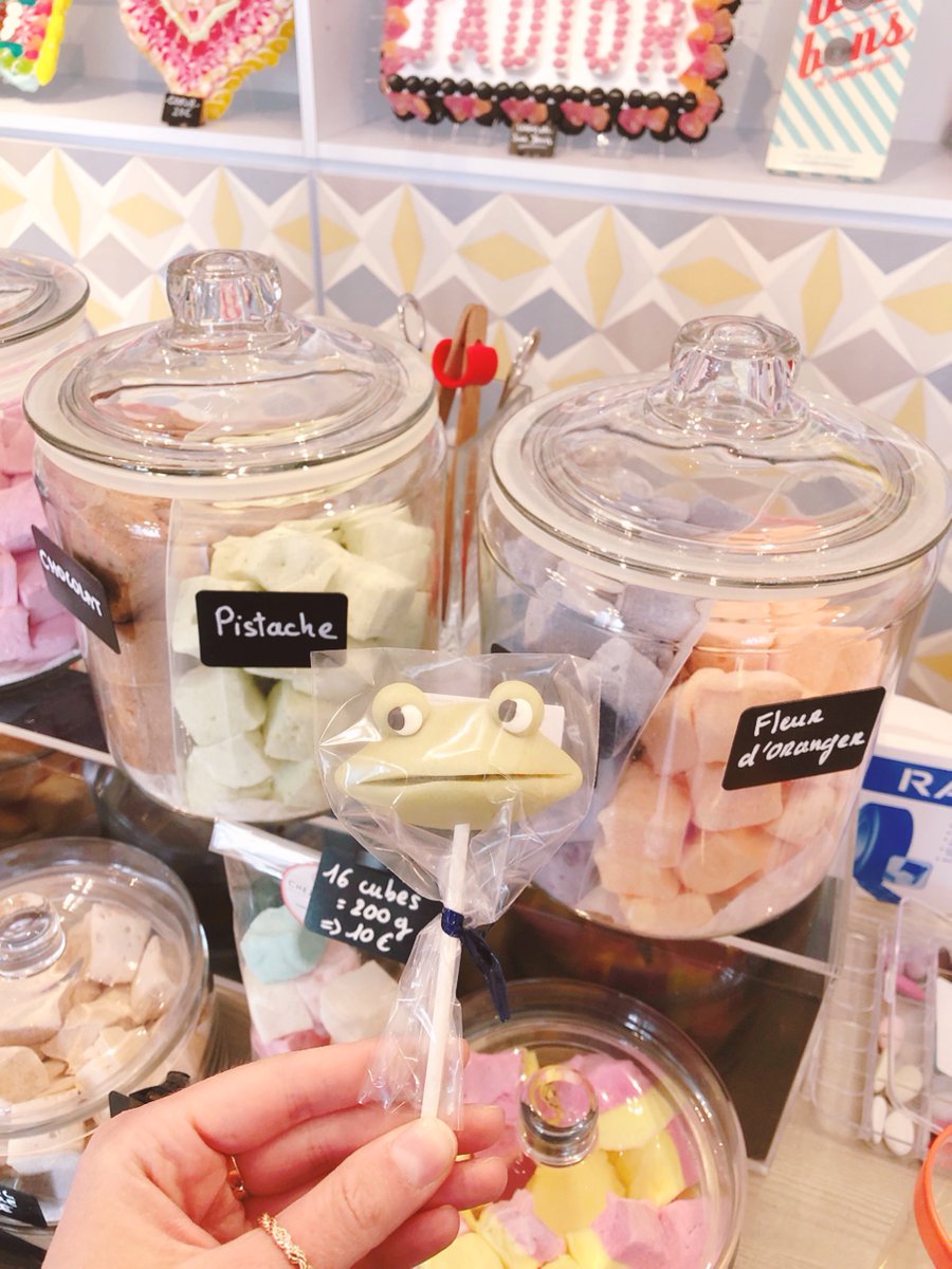 chezheleneparis's tweet image. On dit qu’il ne faut pas juger sur les apparences, mais avec ces #sucettes, vous pouvez vous le permettre, parce qu'elles sont aussi bonnes que mignonnes...
&amp;gt; A découvrir au 10 rue des Filles du Calvaire, 75003 Paris
#yummy #paris #gouter #enfants