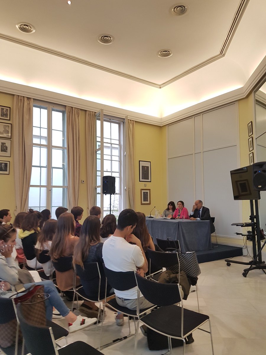 EmbSpainUK's tweet photo. We welcome @ESADE students during their Summer Programme in #London. #UK #DigitalDiplomacy #formation #AccionExterior #DiplomaciaDigital https://t.co/jtKtgesm4Q