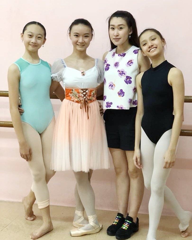 misscreative96's tweet photo. Exhausted with satisfaction🙆‍♀️🙆‍♂️
#creativedancer #staystrong #ifyouthinkyoucan #sureyoucan #positive #nevergiveup #kelly'sjune2018 #continueworkhard #evengettingold #谢谢老师♡ https://t.co/1NY5nCLkNT