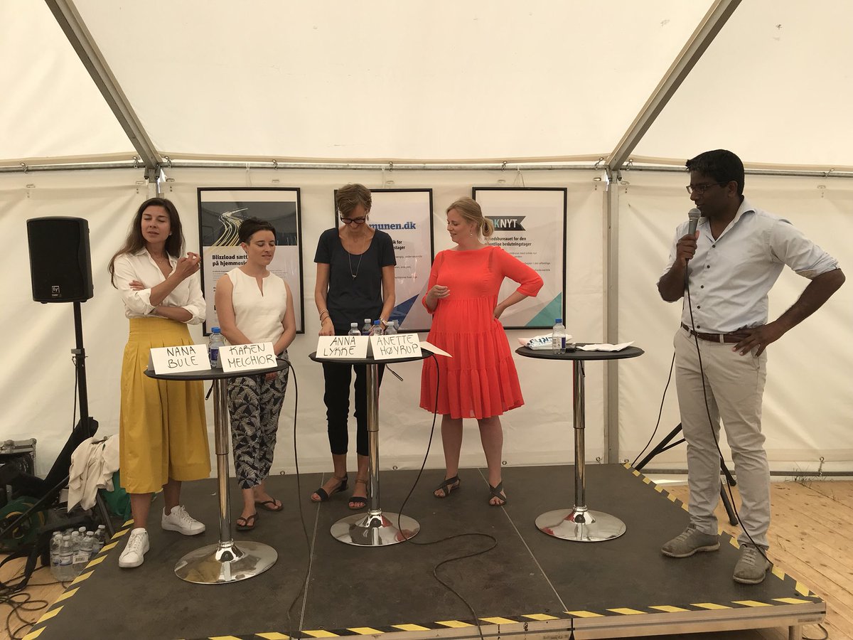 Comply_iLab's tweet photo. Overvågning, facebook, dataetik... hvad mon @AHoyrup @digiNans @karmel80 og @lykkelak mener om det... tre scenarier diskuteres #fmdk https://t.co/uLiHWfmFn0