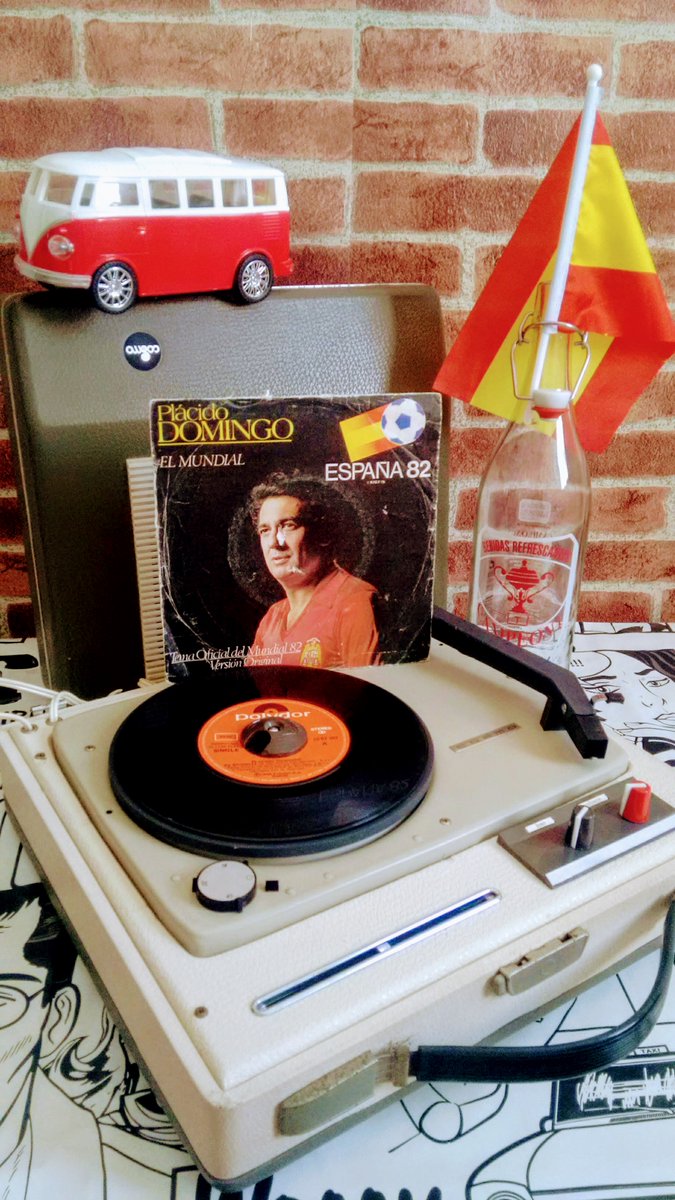 CADIZ_Records's tweet photo. Hoy debuta la selección española en el mundial!!!
 Y aquí estamos ya metid@s en ambiente con este disco de vinilo del Mundial del 82 (solo falta Naranjito 🤣)
 ¡¡¡A por ellos!!! https://t.co/HL29FkbjWj