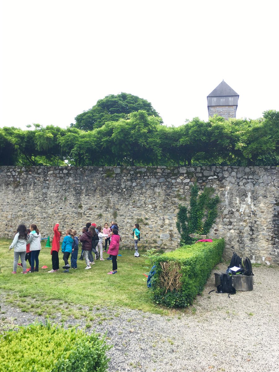 Nanouche31g's tweet photo. Le site de Saint-Bertrand de Comminges et les #Olivetains accueillent de nombreux élèves durant 2 jours pour les Journées de la Littérature Jeunesse et de l’Ecrit. #TourismeHG #Hautegaronne #écoles #Littérature #Stbertrand https://t.co/zsE7ozsxFz