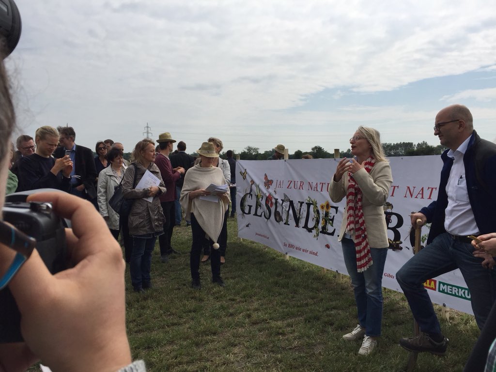 pannatura's tweet photo. ‚Der Boden ist DAS Fundament unserer Ernährung‘ sagt @ja_natuerlich GF Martina Hörmer heute bei den ersten Ö #Biofeldtagen am Bio-Landgut Esterhazy in Donnerskirchen. https://t.co/U6cd7v5nMz 🌿 https://t.co/VYuOoEwlUT