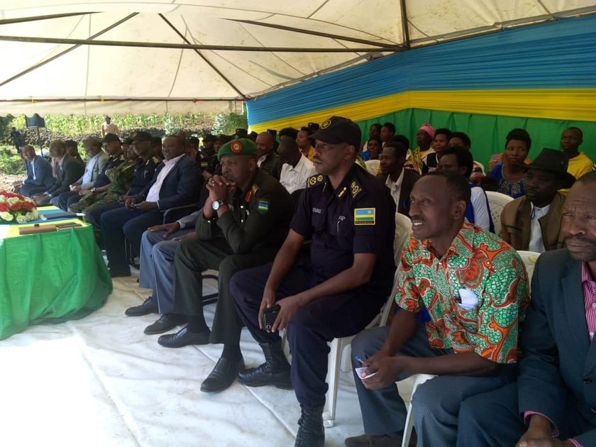 Rwandapolice's tweet photo. [PHOTOS]: #PoliceWeek18: @Kamonyi, @MusanzeDistrict Village offices inaugurated. https://t.co/4ok7Rvvqf0 https://t.co/HigRyLLpMN