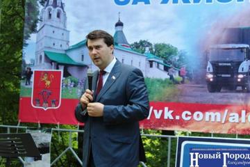 Олег Лебедев выступил на экологическом митинге во Владимирской области

Также депутат-коммунист Госдумы обратился к Генеральному прокурору России Юрию Чайке с настоятельной просьбой принять срочные меры и пресечь незаконное использование Александровско...goo.gl/fzdakZ