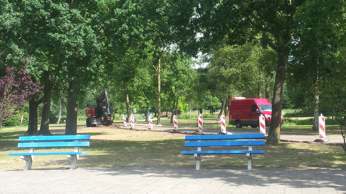 LeistraAlex's tweet photo. BREDERE WEG IN AANLEG NAAR DE  #KIOSK  ,VOOR GEMAKKELIJKERE BEVOORRADING! ! https://t.co/U5HBx23WT5