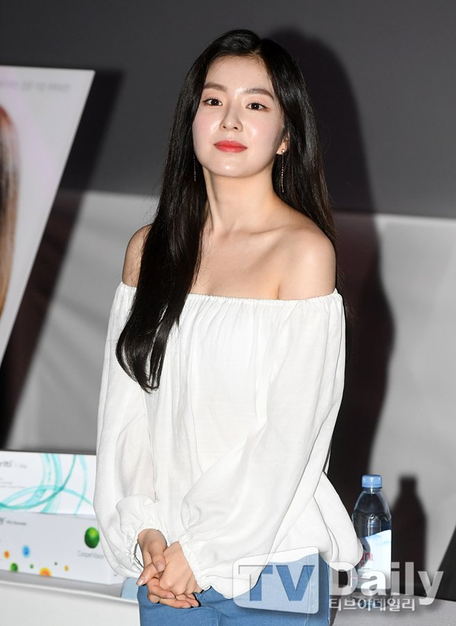 IRENEBAE_TH's tweet photo. [PRESS] 180615 #IRENE at Coopervision Fansign (3) https://t.co/K9QVYi169r
