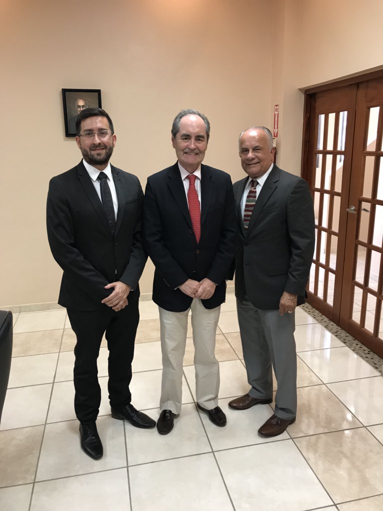 Ayer recibimos en @PUCPR1 al cónsul gen. de España en Puerto Rico, Miguel Benzo Perea. Tuvimos el honor de compartir experiencias en el Programa de Movilidad Académica y Estudios Internacionales en relación con instituciones de educación superior de España. ¡Gracias, @ConsEspPR!