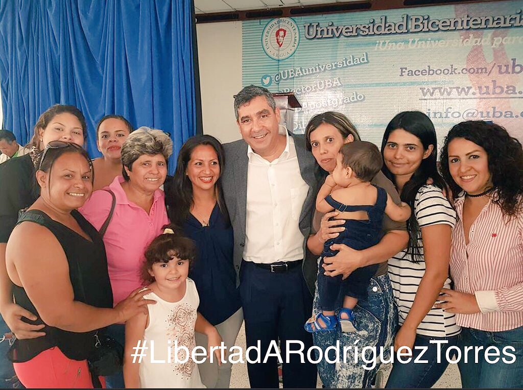 MPDVZLA's tweet photo. #FrasesDeRodtor Salir en paz del laberinto requiere de madurez política, racionalidad y esfuerzo de TODOS por una causa común para solucionar la crisis.
Miguel Rodríguez Torres 
(Abril 2017)
#libertadarodrigueztorres https://t.co/Lj9MANf2v2