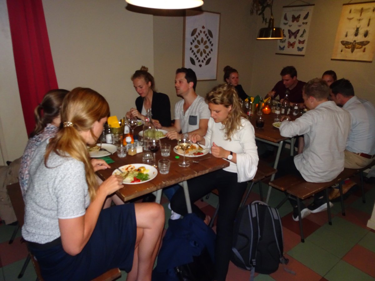 YoungCrewNL's tweet photo. Na een heerlijk diner verzorgd door @houseofwatt leerde @HajatiW ons gisteravond om tactisch te werken met de Spiral Dynamics mindsets van Graves. Bedankt voor de mooie inspirerende sessie! https://t.co/Ajz2N2VGoo