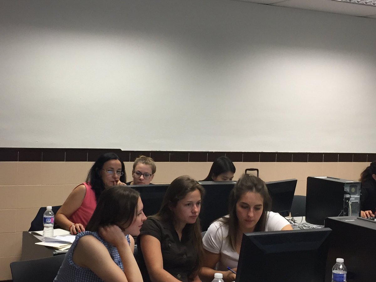ceciliabarbas's tweet photo. MetID contest to conclude this amazing workshop @metabolomicaceu @STRATiGRAD #CEMBIOers #metID @FarmaciaCEU @imperialcollege https://t.co/tcA1aAMGvV