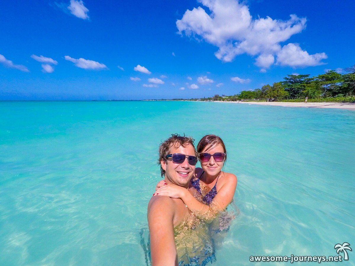 awesomejourneys's tweet photo. Am 7 Mile Beach in Jamaika kann man nur am Strand faulenzen? Weit gefehlt! Unsere letzte Woche in Jamaika war sehr erlebnisreich! Tauchen im bunten Korallenriff!
Traditionelles Jerk Chicken! Klippenspringen in West End! Und den Sonnenuntergang genießen! https://t.co/LDAnqhXC2C https://t.co/PIXb1C3xS5