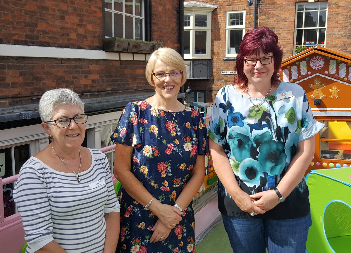 andy64storer's tweet image. Michelle Hargreaves MD Stagecoach with Julie and Jane from our Louth Charity Shop on Hattie the Community Bus. Thank you for £1000 raised by Stagecoah East Midlands to support Age UK Lindsey. #supportinglocalcommunities @AgeUKLindsey @ELindseyTarget @StagecoachEMid
 @tezshell
