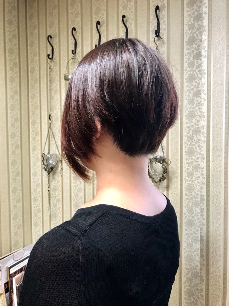 50+ 髪型 後ろ 下がり 人気のヘアスタイル