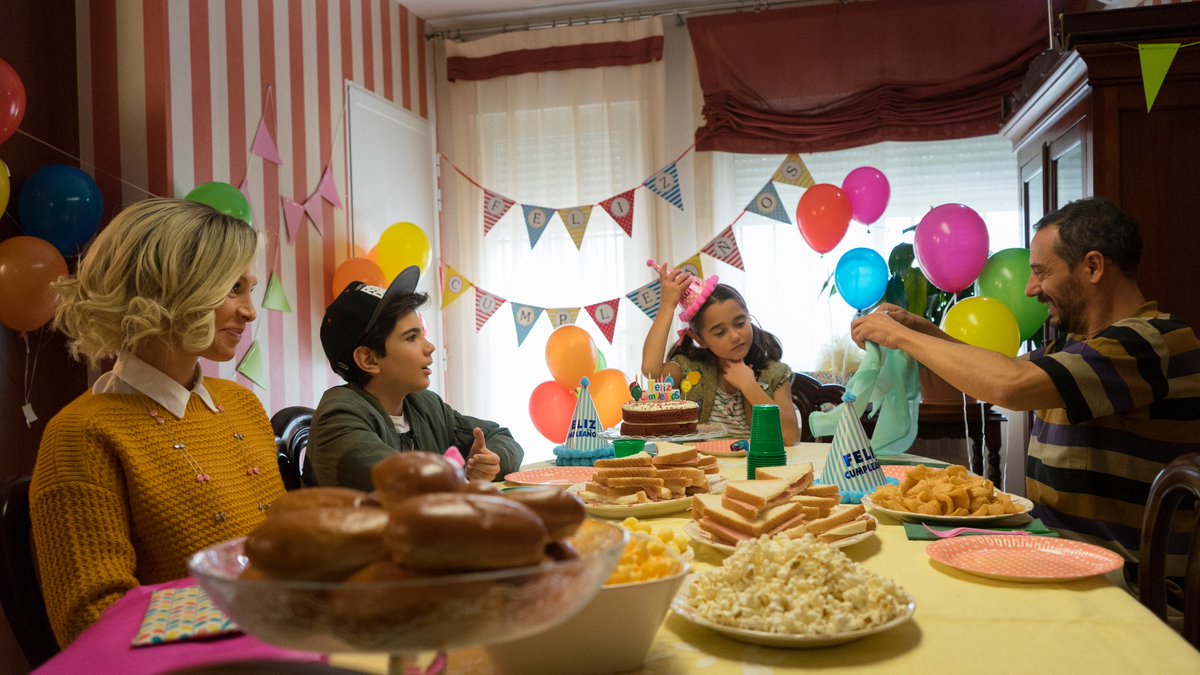 El programa 'Cultura en familia' de la Diputación llega a su fin, tras casi tres meses recorriendo distintos pueblos.Casar de Cáceres es la última localidad con la proyección de la película La bola dorada, que se podrá ver mañana viernes, día 15, en la casa de cultura a las 21,30