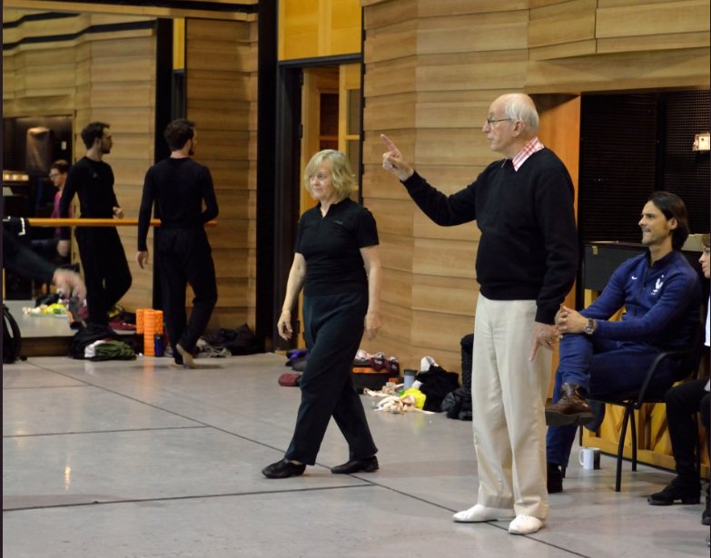 igoryebradanza's tweet photo. Todo un lujo tener oportunidad d trabajar y aprender con el coréografo #RonaldHynd -ayudado x #MarilynVellaGatt- cada detalle d #LaViudaAlegre, xra q estreno @BNSballet en @AuditorioSodre, 28 Jun-8 Jul, sea perfecto
Entradas Tickantel→https://t.co/GdOIkJO7nV 📸 @AmaliaPedreiras https://t.co/jKyAL5SLSB