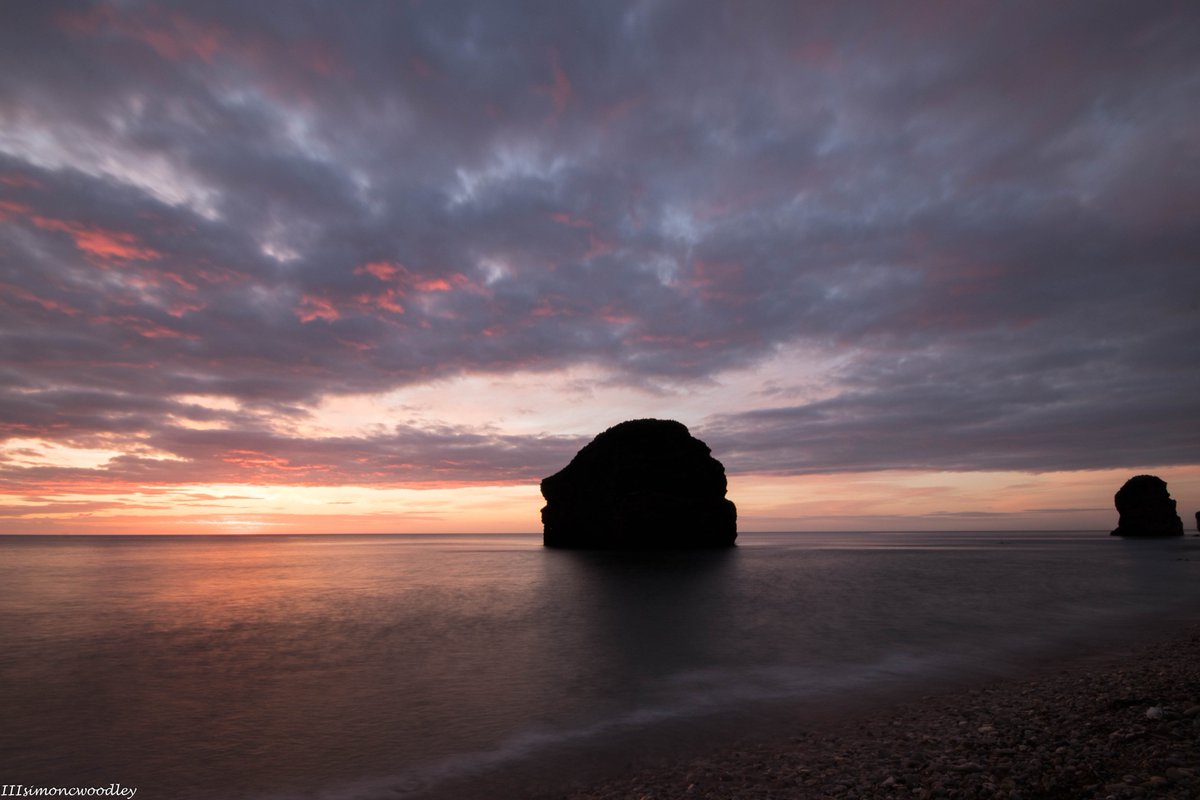 "Sunrise at the Rock" A beautiful Friday sunrise at Marsden Rock in South Shields, UK. Great way to start the day #FridayFeeling <a href="/StormHour/">#StormHour</a> <a href="/EarthandClouds/">Earth and Clouds</a>