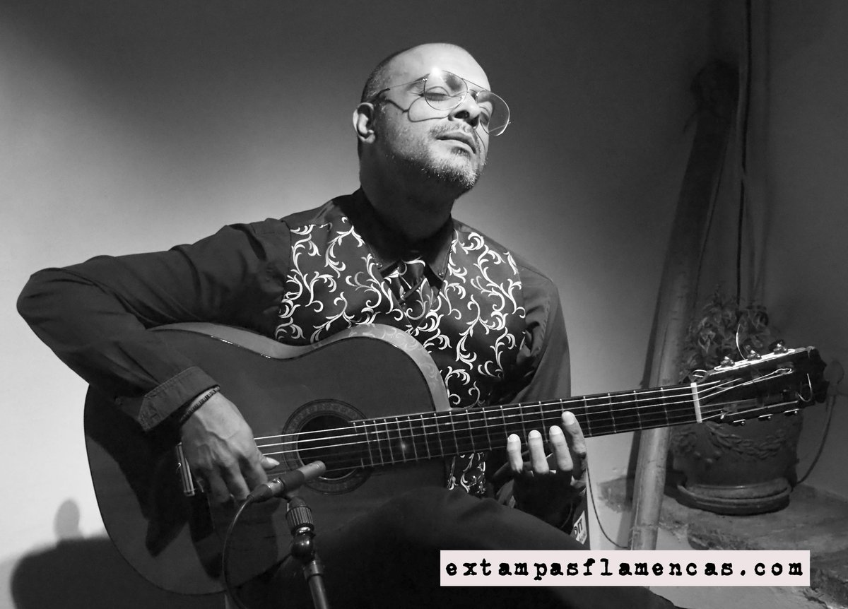 Que lujazo escuchar y ver al gran #JeronimoMaya Siempre nos sorprende, le acompañaron el joven Tomás y "El Aguila" su bajo-cubo-palo. Como suena <a href="/LicenciadoJapO/">Cogotazo</a> Y este sábado 16 más sorpresas. @extampitas