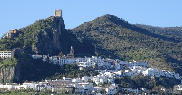 viajerocurioso_'s tweet photo. Hacen faltas muchas excusas para no ir ya a visitar Zahara https://t.co/Ur0MMp0Izs @aunahorade #Sientelasierra #15AñosContigo @RedGuadalinfo @diputacioncadiz @IbericarMotors @Cruzcampo #viveandalucia #andalusia #spain #spainviews #scenicspain #grazalema #rondaspain #whitevillages https://t.co/ope26bsYaZ